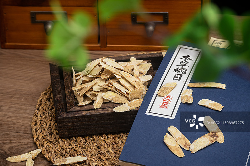 东方中式传统养生医疗中医药材黄芪切片图片素材