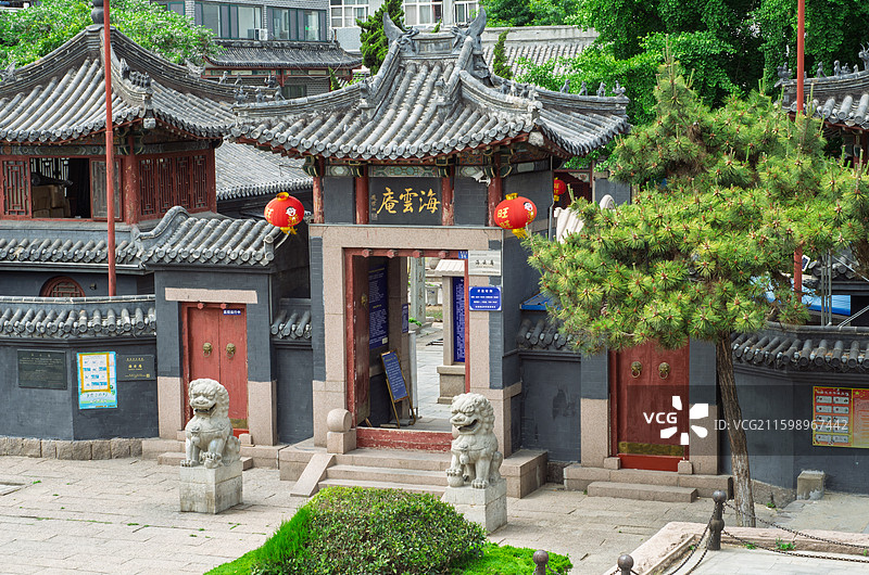 青岛海云庵海云庵传统中式建筑大门图片素材