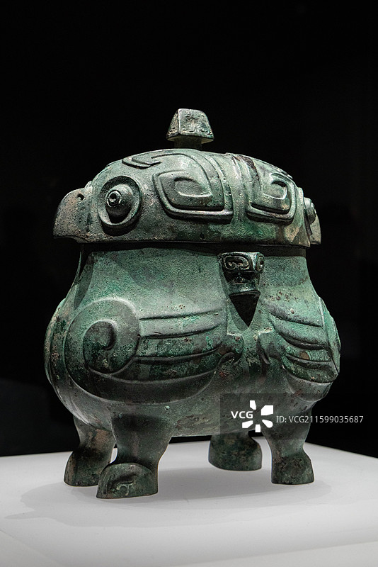 山西太原山西博物院夏商踪迹展厅鸮卣 商 山西省吕梁市石楼县二郎坡遗址出土图片素材