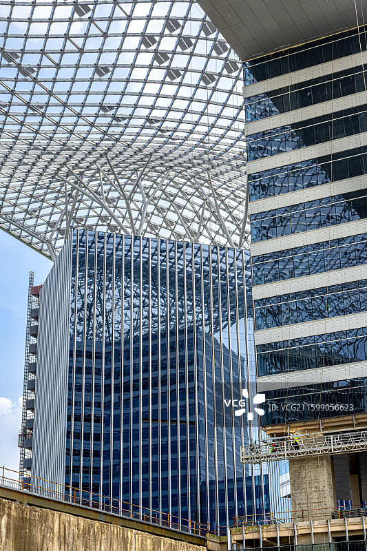 G60科创云廊云顶网壳 长1500米巨形金属屋顶 钢铝混合波浪形曲面网壳 上海松江科技城产业园图片素材