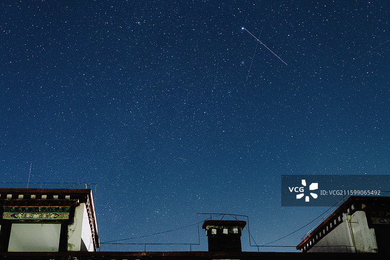 日喀则市桑珠孜区萨玛林小区的星空图片素材