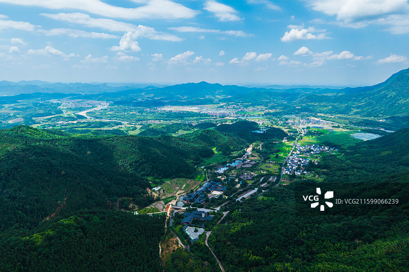 江西省鹰潭贵溪圣井山 森林自然风景航拍图片素材