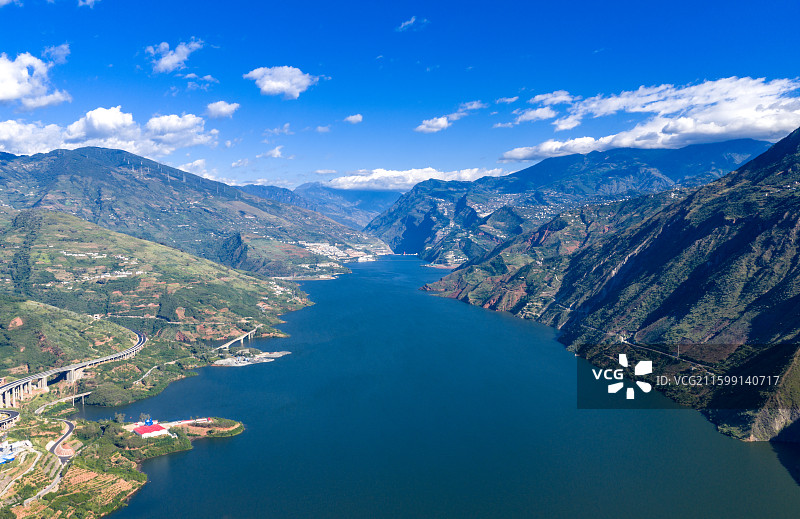 壮丽峡谷水库风光 白鹤滩水电站图片素材