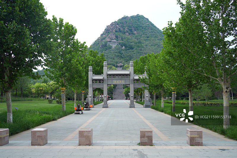 济南华山湖公园华不住山图片素材