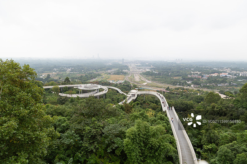 四川成都龙泉山森林公园高空栈道图片素材