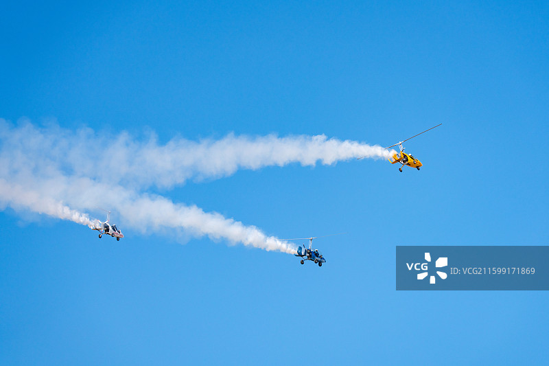 天津直升机航展，三和通航公司超轻型直升机飞机飞行表演（空中三蹦子）图片素材