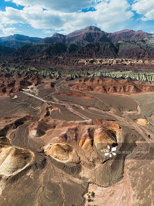 天山山脉柯坪山系的七彩山五彩山-新疆喀什伽师县西克尔镇北部图片素材