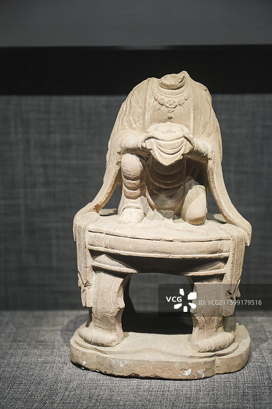 红砂石高座胡跪供养菩萨像 唐代邯郸市博物馆邯郸古代石刻艺术陈列图片素材