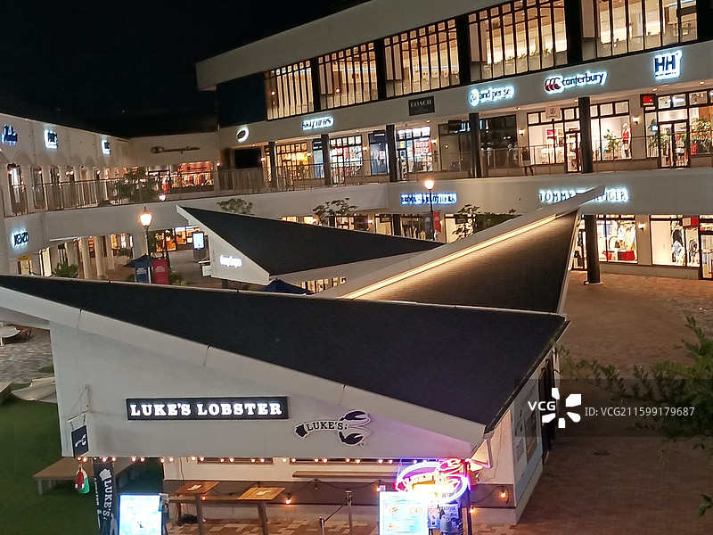 夜晚的奥特莱斯图片素材