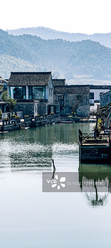 浙江宁波东钱湖韩岭老街水乡古村倒影景观图片素材
