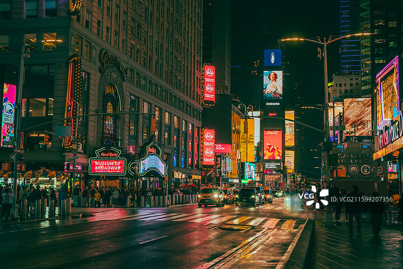 雨夜时代广场图片素材