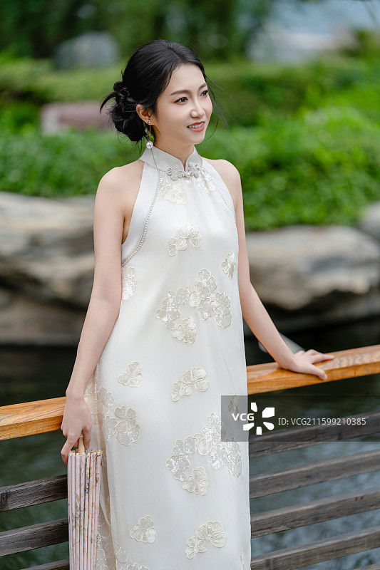 中国唐苑新中式旗袍肖像摄影图片素材