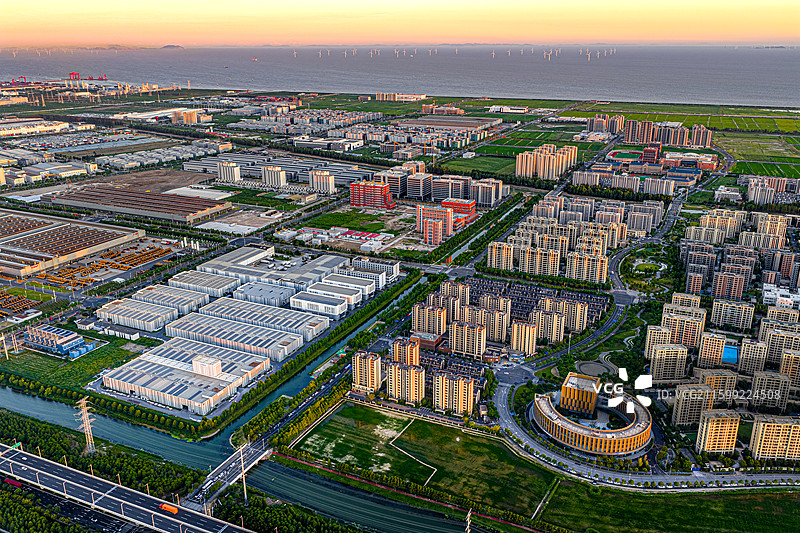 临港智造玉兰园 凤凰城天悦 上海临港产业区 奉贤生命蓝湾 临港自贸区集聚高科技产业发展图片素材