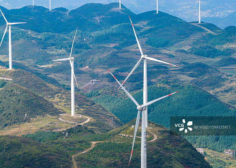 绿色风电 山峦风车群 贵州六盘水梅花山风电场图片素材