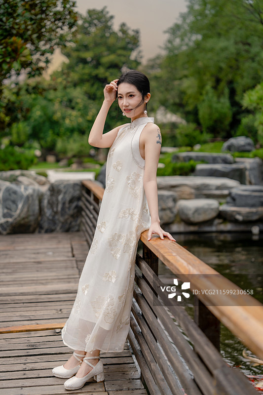 中国唐苑新中式旗袍肖像摄影图片素材