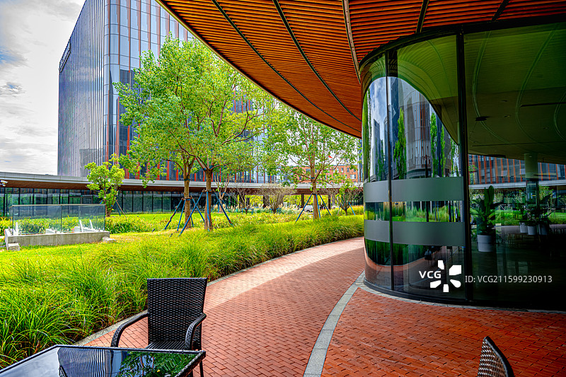 创新魔坊 上海临港自贸区商务写字楼开放空间 临港科技城超级个体288科创园区 花园办公图片素材