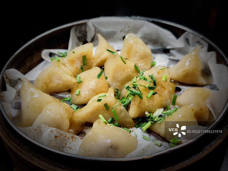 新昌芋饺：蒸笼里食物高视角特写镜头图片素材