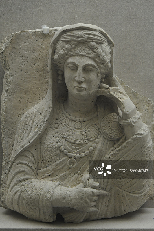 叙利亚大马士革国家博物馆公元200年灰岩泰德穆尔墓碑雕像图片素材