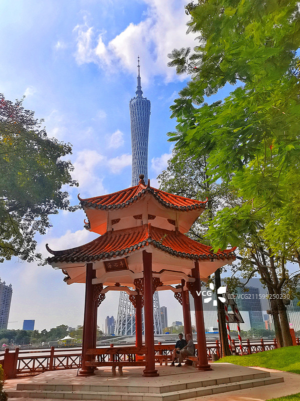 海心亭陪伴广州塔图片素材