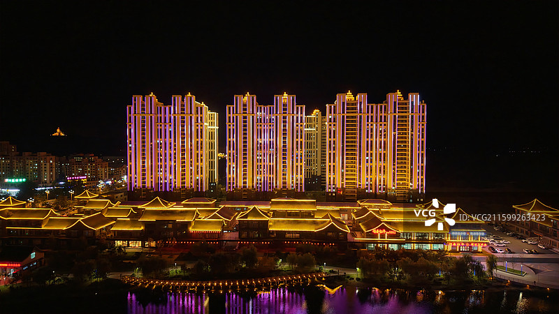 航拍现代城市建筑夜景--敦化图片素材