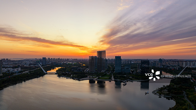 航拍青岛红岛智力岛文化广场晚霞图片素材