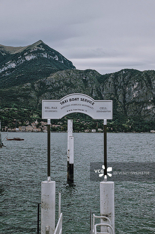 意大利科莫湖水上出租车站图片素材