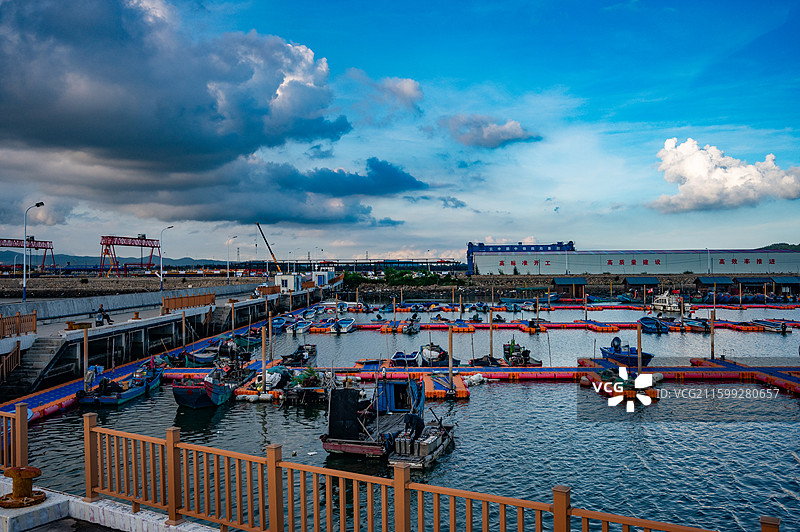 海边快艇码头图片素材