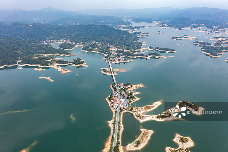 航拍湖南岳阳岳阳县铁山水库图片素材