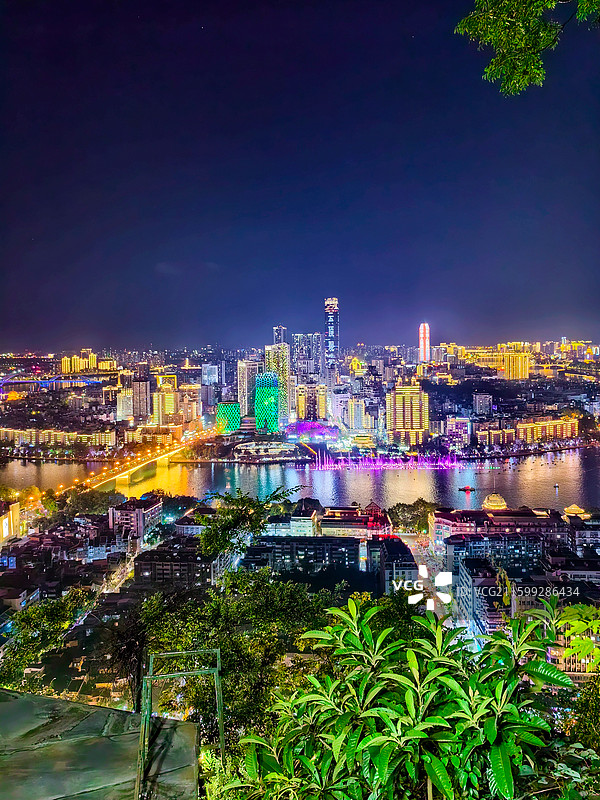 柳州夜景马鞍山公园山顶风光图片素材