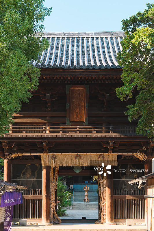 日本爱媛县松山市石手寺，四国遍路88寺第51番札所图片素材