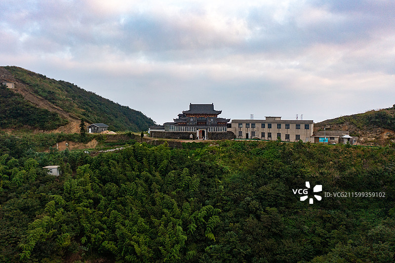 航拍湖北咸宁通城县药姑山风光图片素材