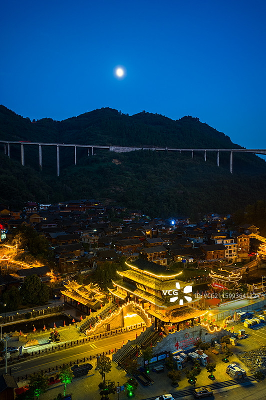 航拍湖南湘西墨戎苗寨夜景风光图片素材