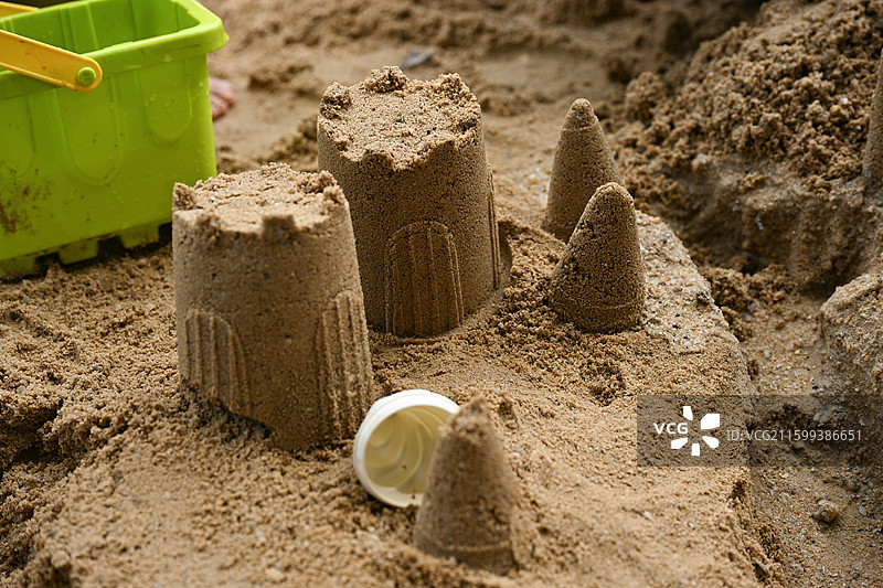 夏日户外挖沙图片素材