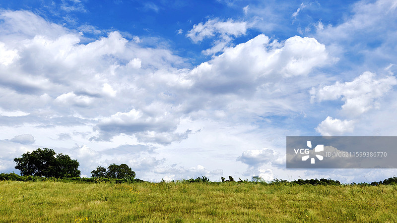 日本乡野天空是宫崎骏的天空图片素材