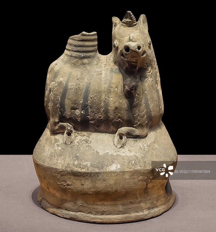 湖南省博物院唐代文物长沙窑麒麟送子烛台图片素材