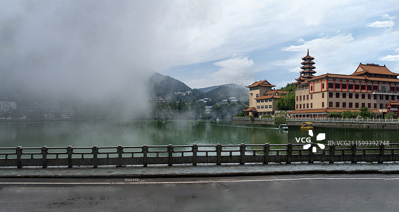 盛夏时节的湖北九宫山云中湖图片素材