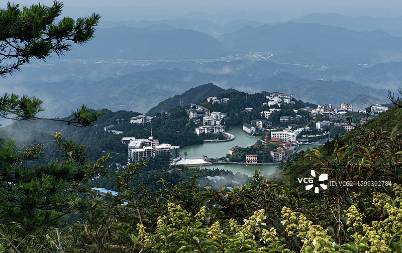 盛夏时节的湖北九宫山云中湖图片素材
