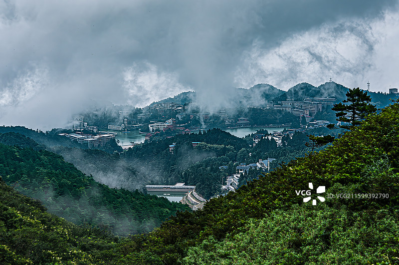 盛夏时节的湖北九宫山云中湖图片素材