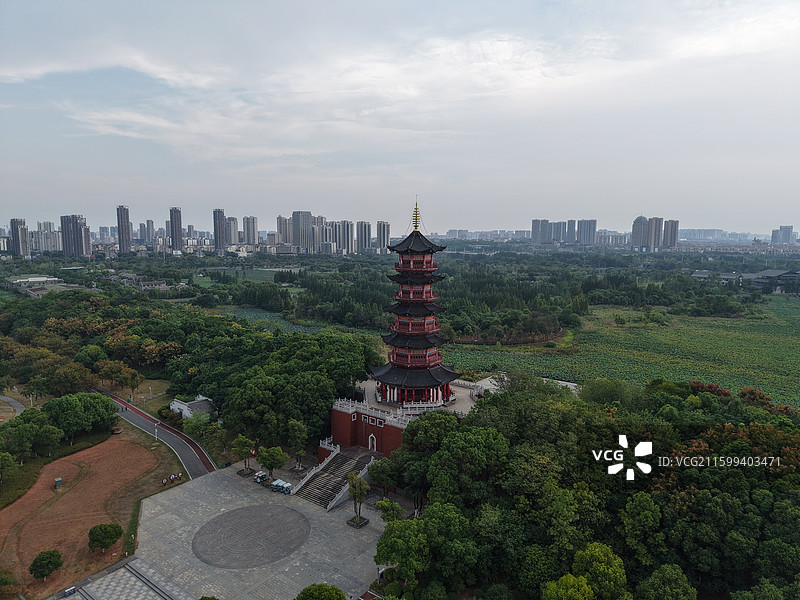 南昌象湖与万寿塔图片素材