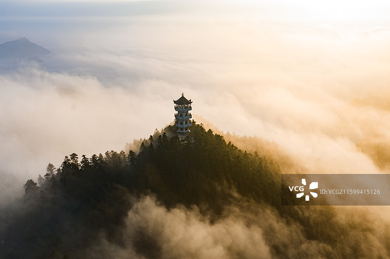 航拍湖南湘西古丈县高望界林场顶堂日出风光图片素材