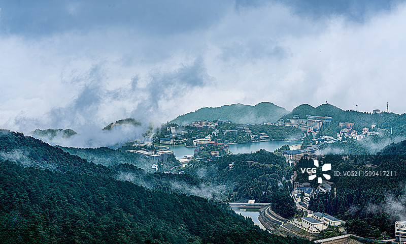 盛夏时节的湖北九宫山云中湖图片素材