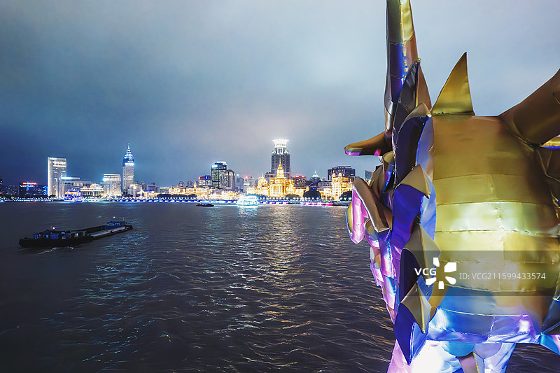 上海黄浦江游览壹号双头龙船游船上看黄浦区外滩万国建筑博览图片素材