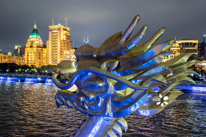 上海黄浦江游览壹号双头龙船游船上看黄浦区外滩万国建筑博览图片素材