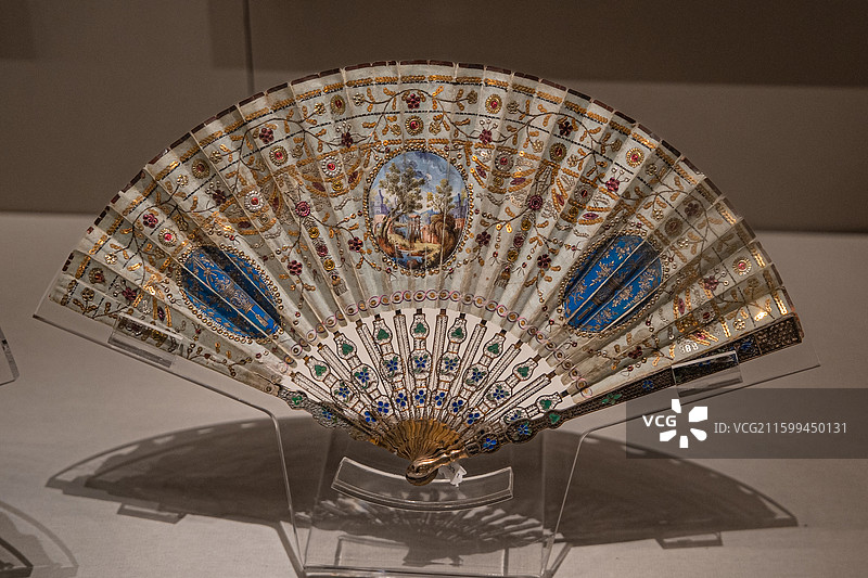 19世纪 纸面描金西洋宫殿景泰蓝扇骨折扇 中国丝绸博物馆图片素材