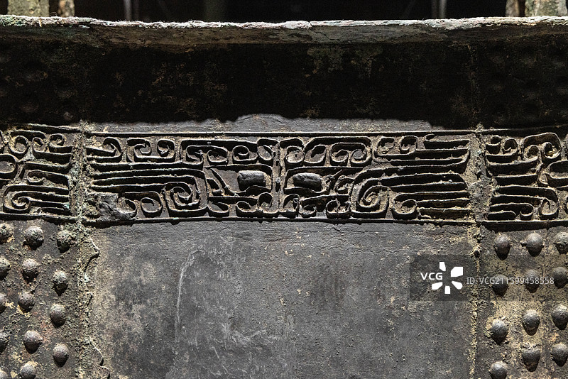 山西太原山西博物院夏商踪迹展厅乳钉纹方鼎 商 山西省运城市平陆县前庄遗址出土图片素材