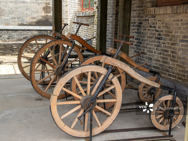 老式高轮自行车 木制模型道具图片素材