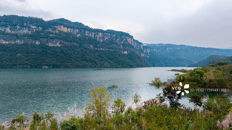 航拍湖北恩施大清江红花峰林景区秋季风光图片素材