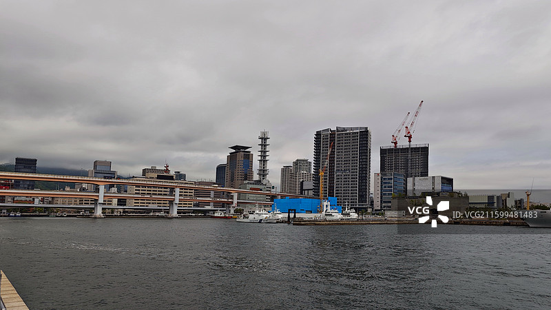 神户马赛克广场是神户港旁的南欧风格商业广场，集购物、餐饮、娱乐于一体，夜景迷人。图片素材