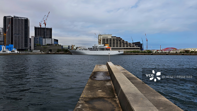 神户马赛克广场是神户港旁的南欧风格商业广场，集购物、餐饮、娱乐于一体，夜景迷人。图片素材