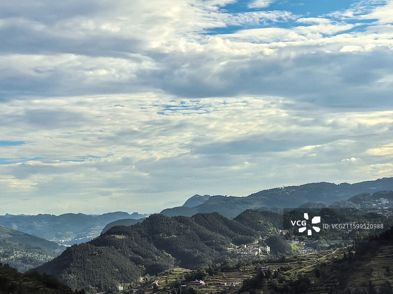 中国四川古蔺县境内筑蓉高速沿途风光，中央红军入川第一县古蔺县地貌乡村田园风光图片素材
